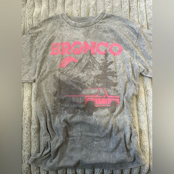 Ford Tops - Ford bronco T-shirt size large